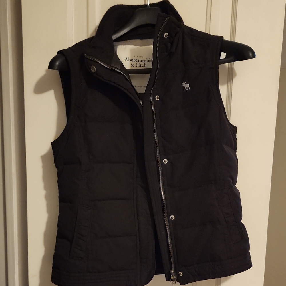 Abercrombie & Fitch Dark Puffer Vest